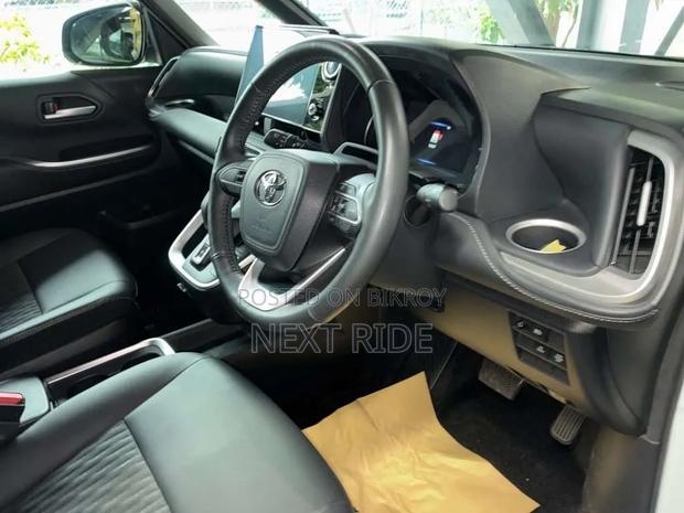 Toyota Noah 2022 Pearl