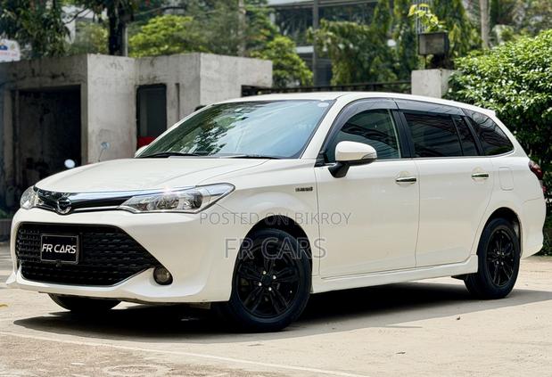 Toyota Corolla Fielder 1.5 Hybrid FWD 2016 White