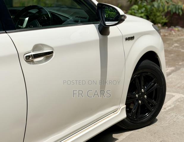 Toyota Corolla Fielder 1.5 Hybrid FWD 2016 White