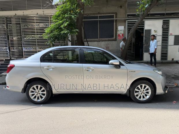 Toyota Axio 1.5 Hybrid 2WD 2017 Silver