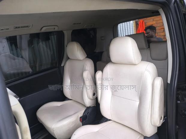Toyota Noah 2.0 158hp FWD (8 Seater) 2010 Gray
