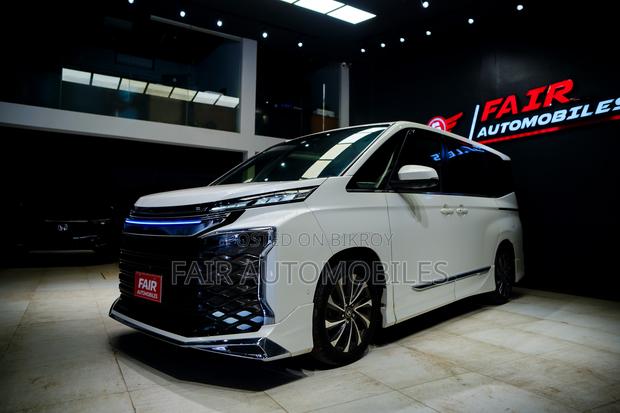 Toyota Voxy Hybrid S-Z 2WD 7-Seater 2023 Pearl