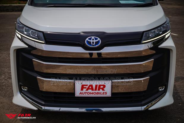 Toyota Noah 2022 Pearl