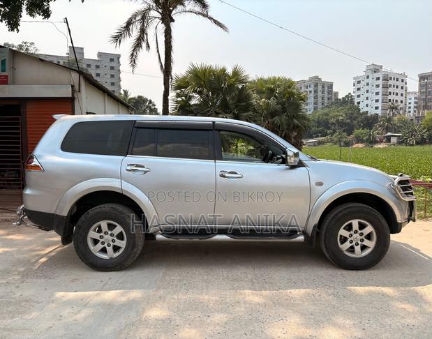 Mitsubishi Pajero 2015 Silver