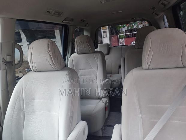 Toyota Noah 2.0 143hp FWD (8 Seater) 2011 Silver