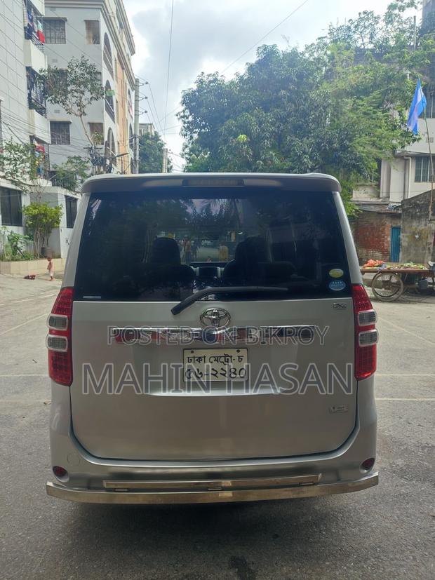 Toyota Noah 2.0 143hp FWD (8 Seater) 2011 Silver