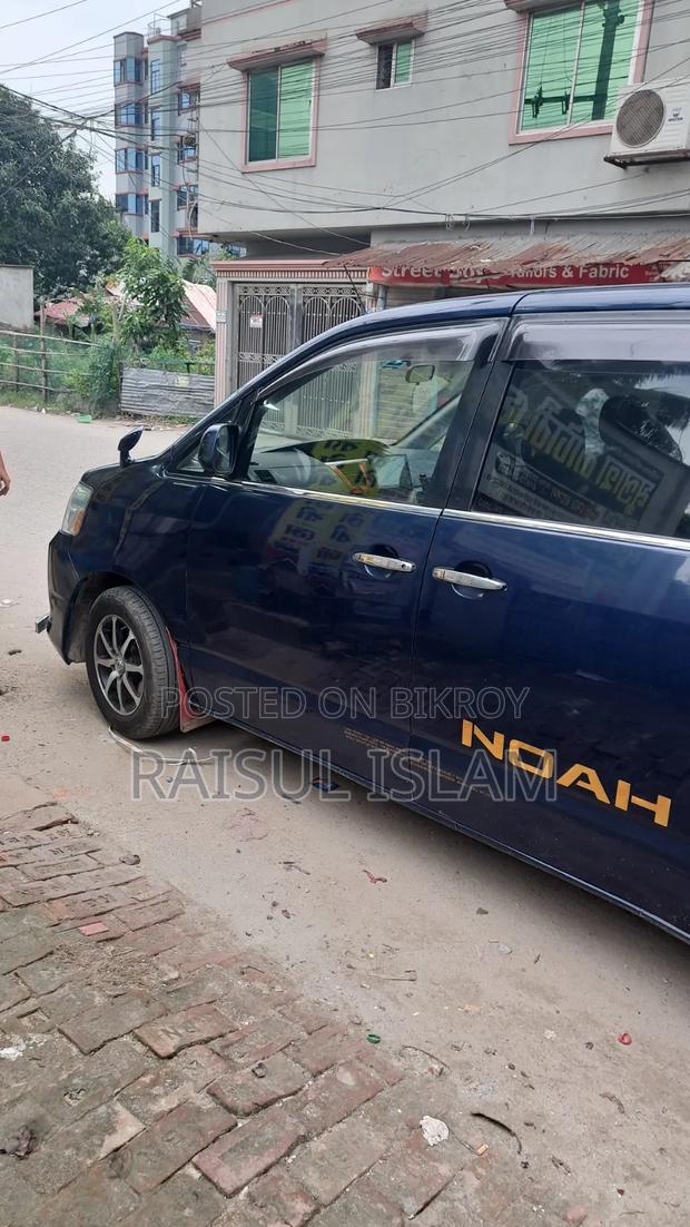 Toyota Noah 2006 Blue