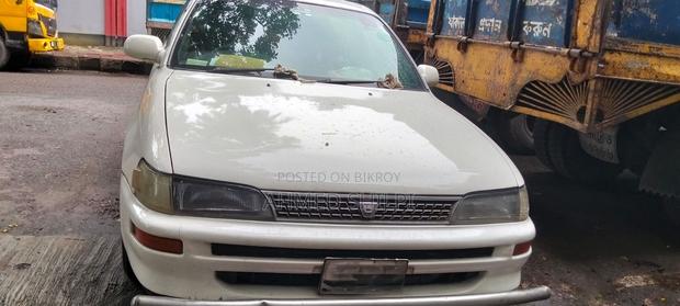 Toyota Corolla Sedan 1995 White