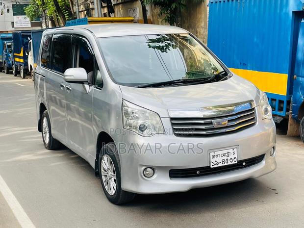 New Toyota Noah 2012 Silver