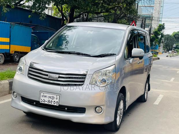 New Toyota Noah 2012 Silver