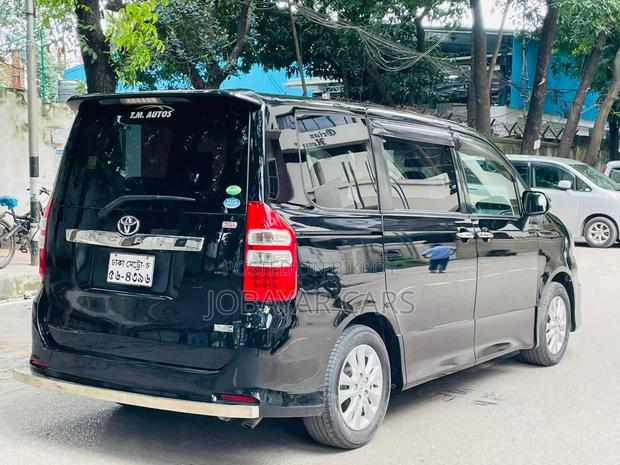 New Toyota Noah 2012 Black