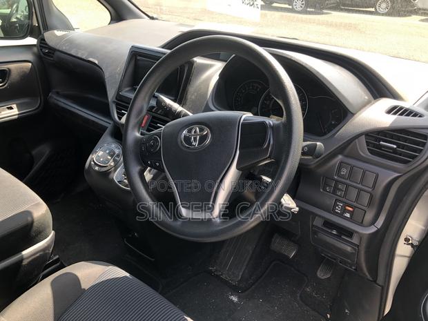 Toyota Noah 2021 Silver