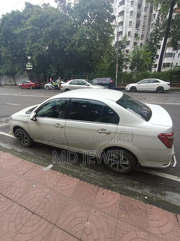Toyota Axio 2015 Pearl
