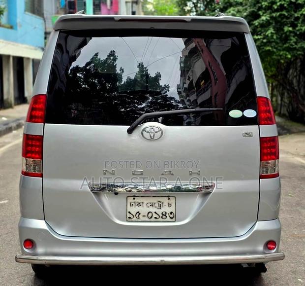 Toyota Noah 2.0 AWD (8 Seater) 2005 Silver