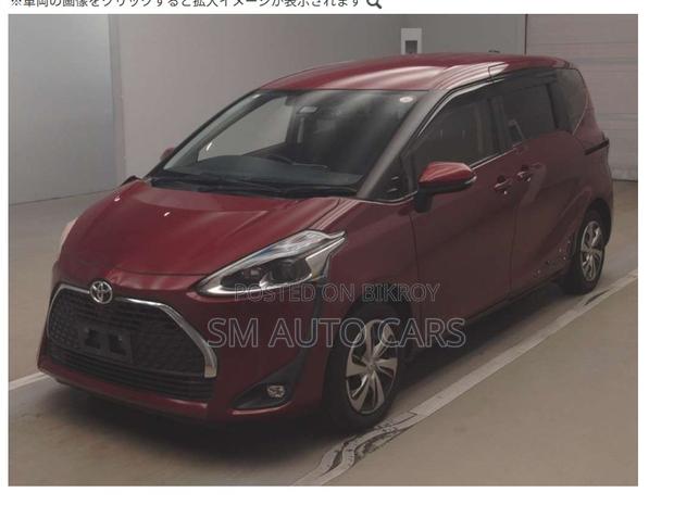 Toyota Sienta 2021 Red
