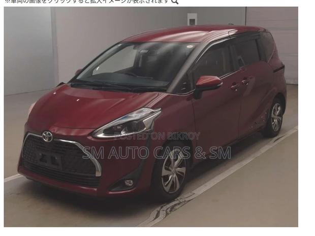 Toyota Sienta 2021 Red