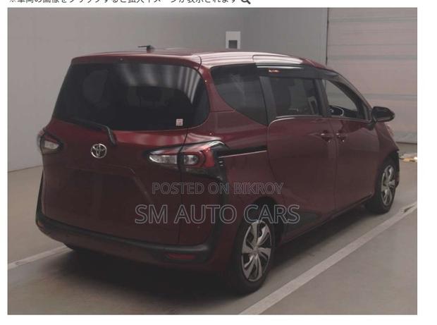 Toyota Sienta 2021 Red