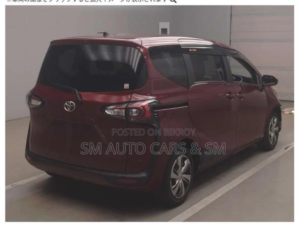 Toyota Sienta 2021 Red