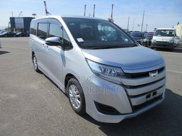 Toyota Noah 2021 Silver