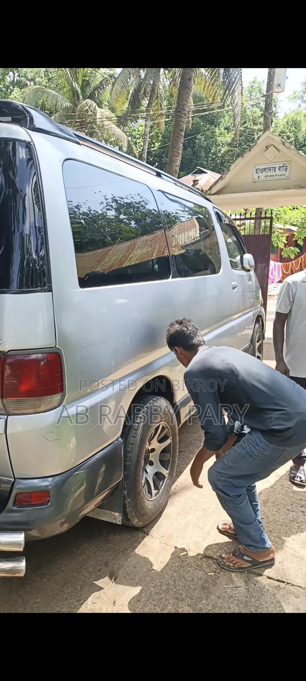 Toyota Noah 2003 Silver