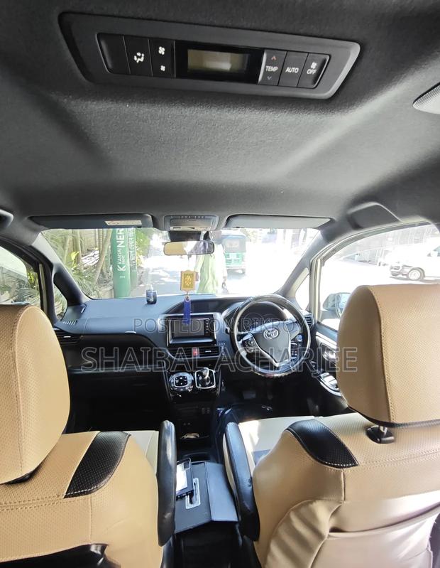 Toyota Noah 2019 Brown