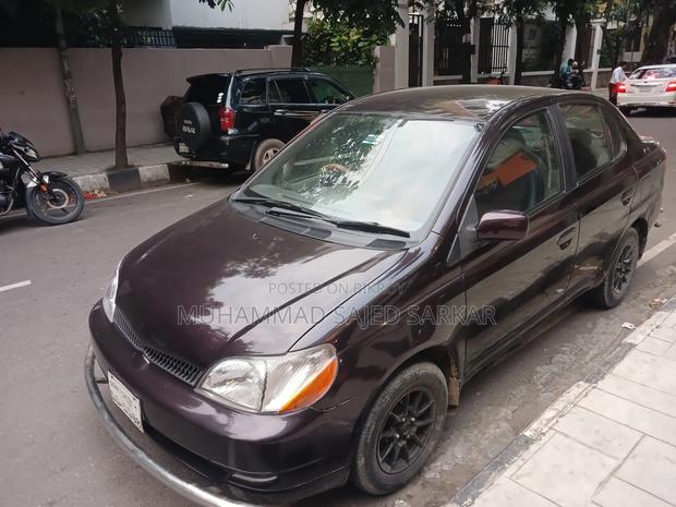 Toyota Platz 2000