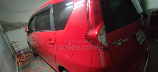 Toyota Passo Sette 1.5 AWD 2009 Red