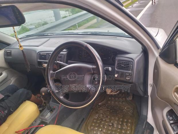 Toyota Corolla 1997 White