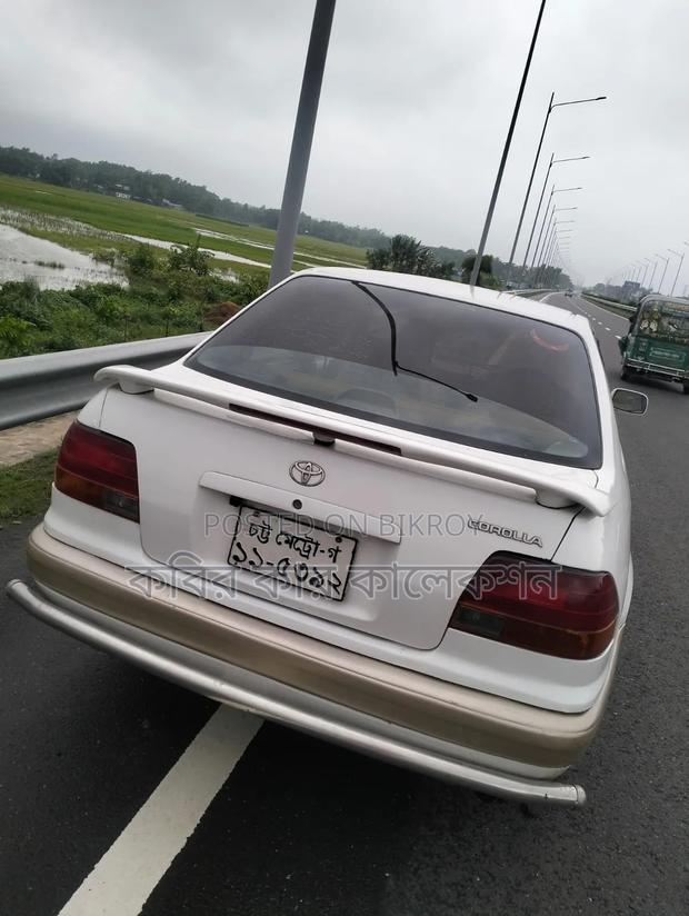 Toyota Corolla 1997 White