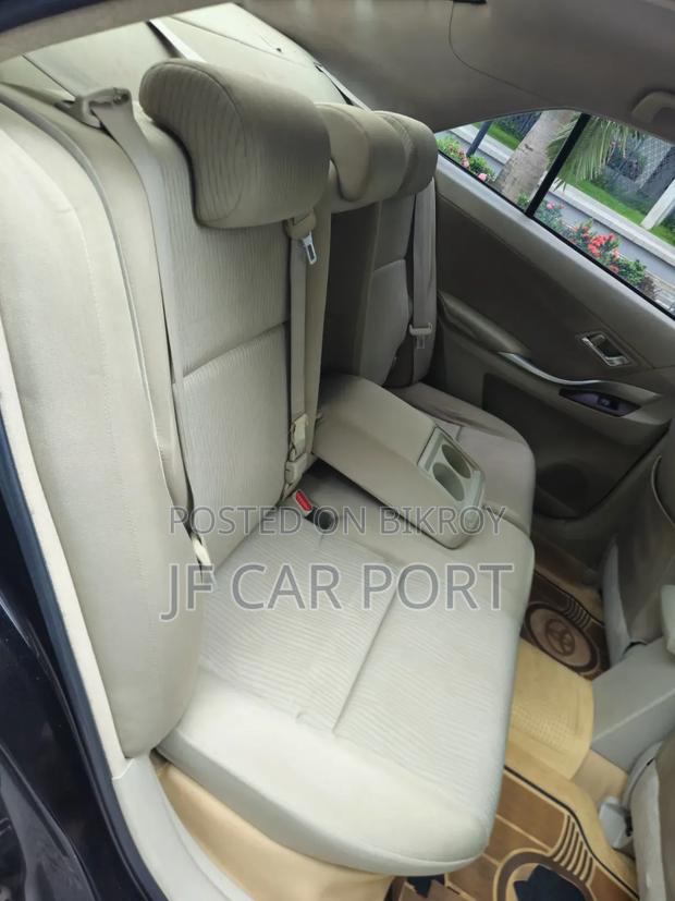 Toyota Premio 2012 Black