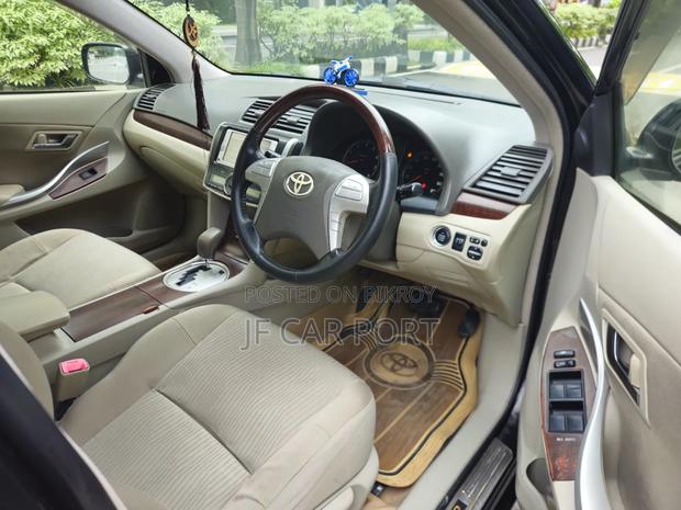 Toyota Premio 2012 Black