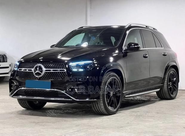 New Mercedes-Benz E400 2025 Black