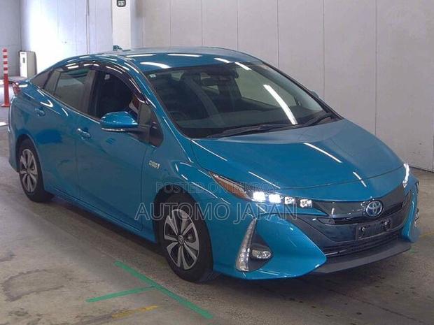 Toyota Prius Plug-in Hybrid 2025 Blue