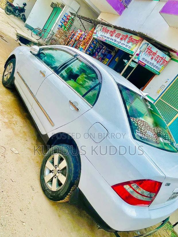 Toyota Corolla 2000 White