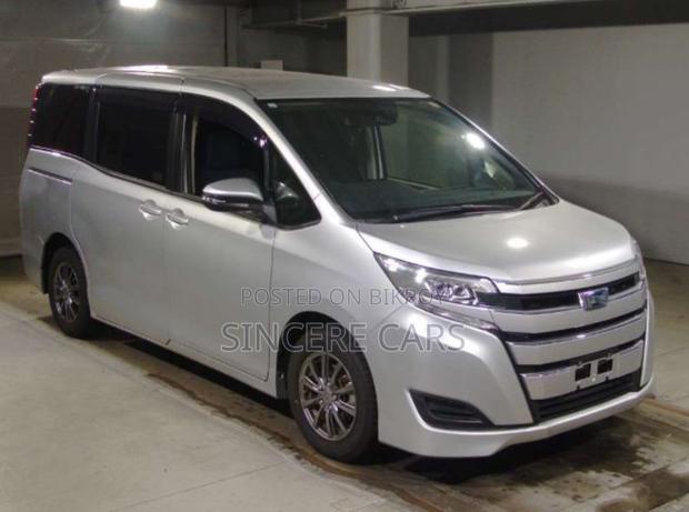 Toyota Noah 2021 Silver