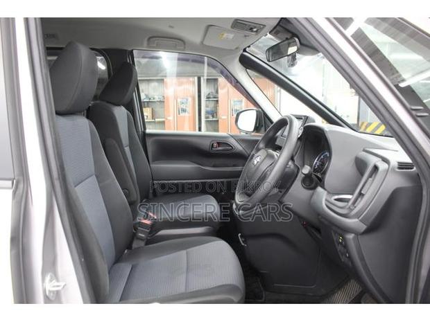 Toyota Noah 2022 Beige