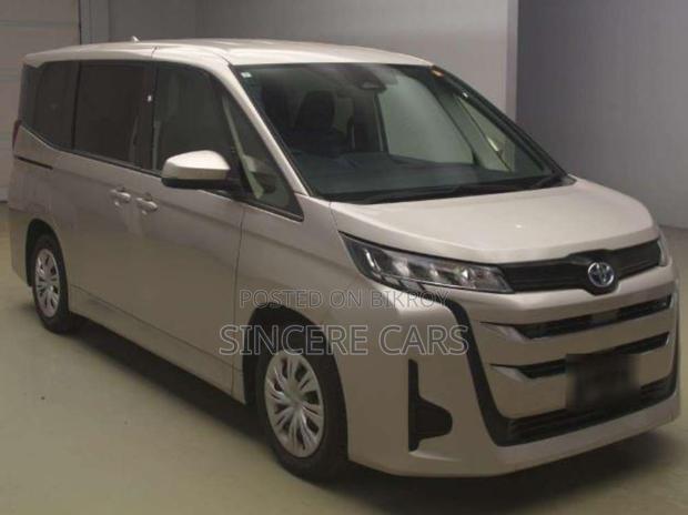 Toyota Noah 2022 Beige