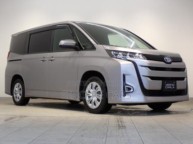 Toyota Noah 2022 Beige