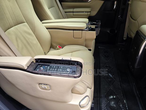 Toyota Alphard 2.5 Hybrid AWD 2019 Black