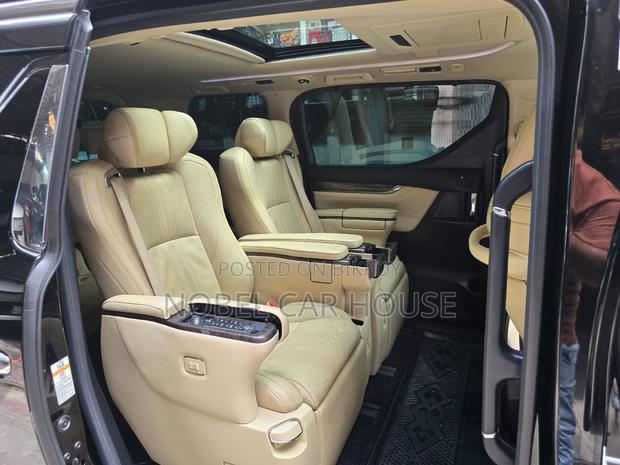 Toyota Alphard 2.5 Hybrid AWD 2019 Black
