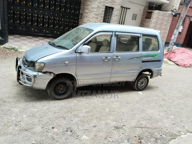 Toyota Noah 2001 Silver