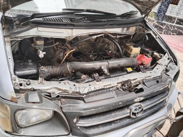 Toyota Noah 2001 Silver
