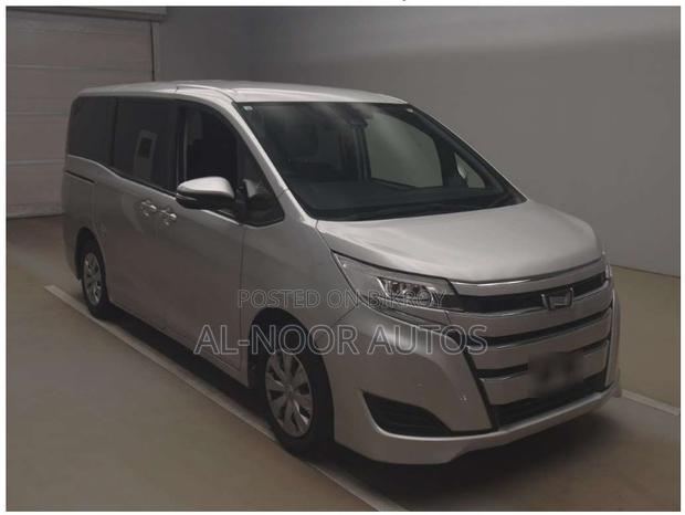 Toyota Noah 2021 Silver
