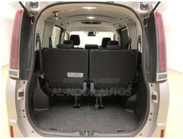 Toyota Noah 2021 Silver