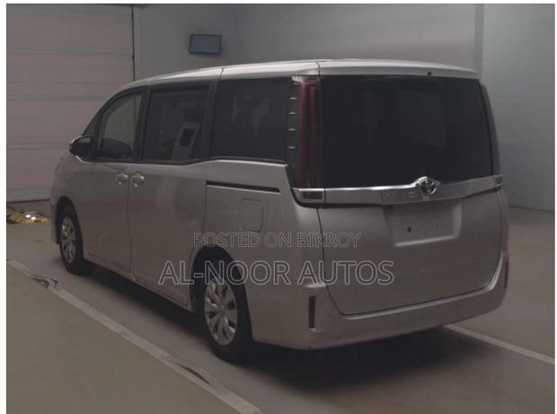 Toyota Noah 2021 Silver