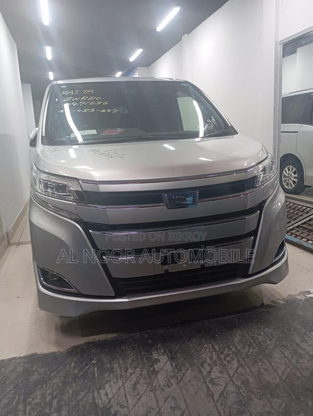 Toyota Noah 2021 Silver