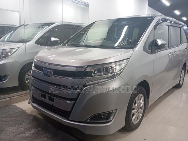 Toyota Noah 2021 Silver