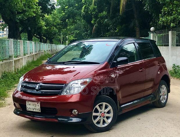 Toyota IST 2005