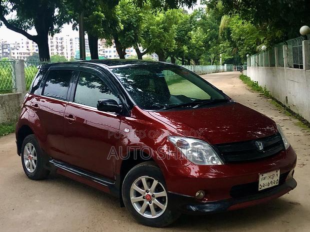 Toyota IST 2005