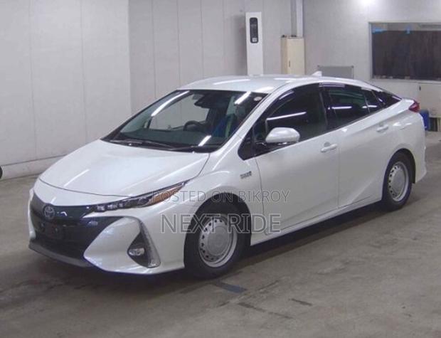New Toyota Prius 2021 Pearl